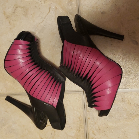 BCBG heels - Picture 2 of 7